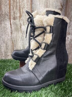 SOREL Joan of Artic III Shearling Wedge Black Leather Lace-Up Women's 6.5